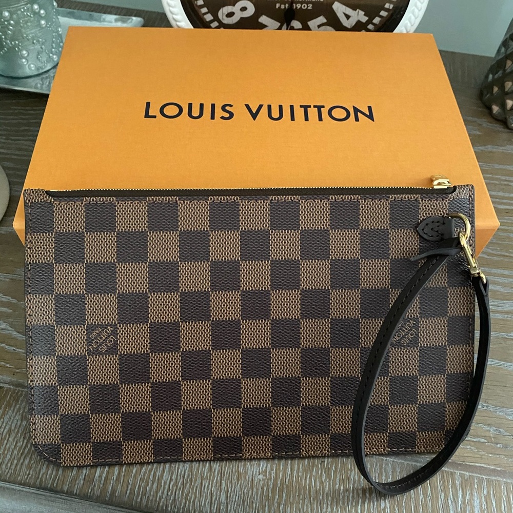Louis Vuitton Neverfull MM wristlet